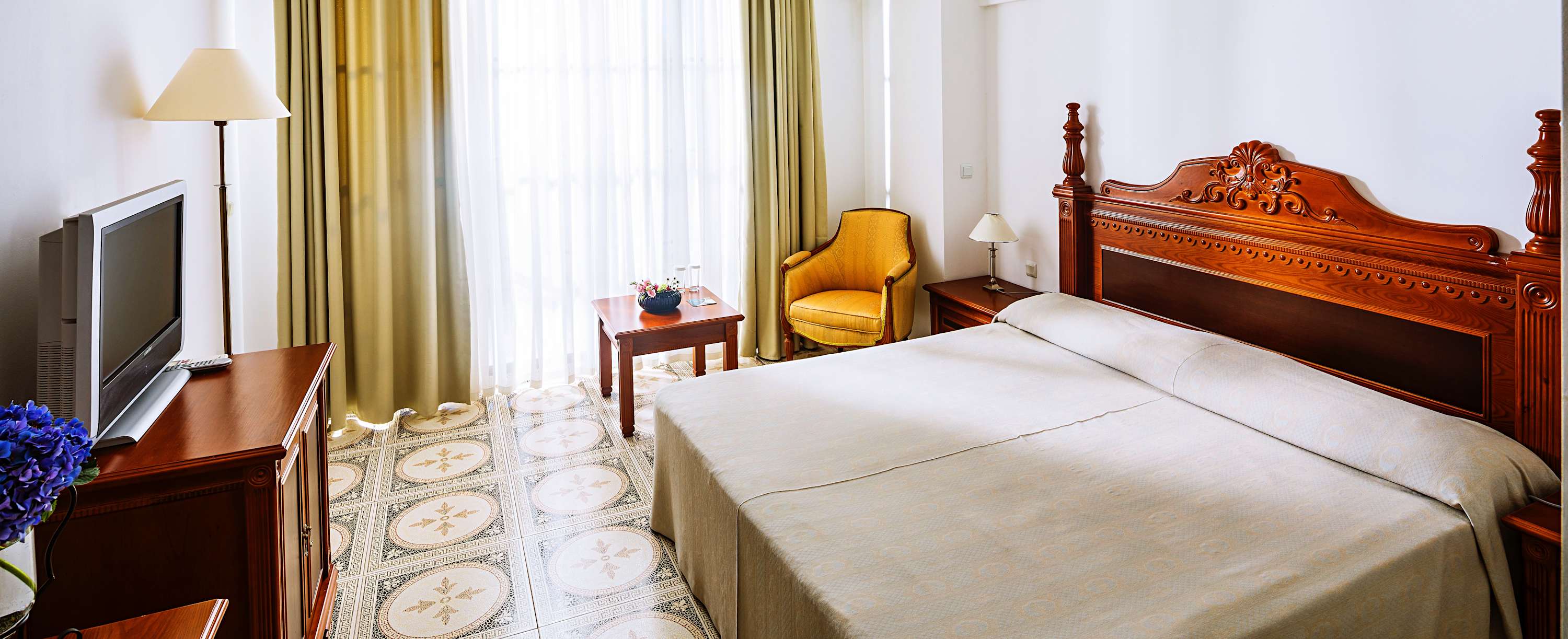 Property gallery — 4