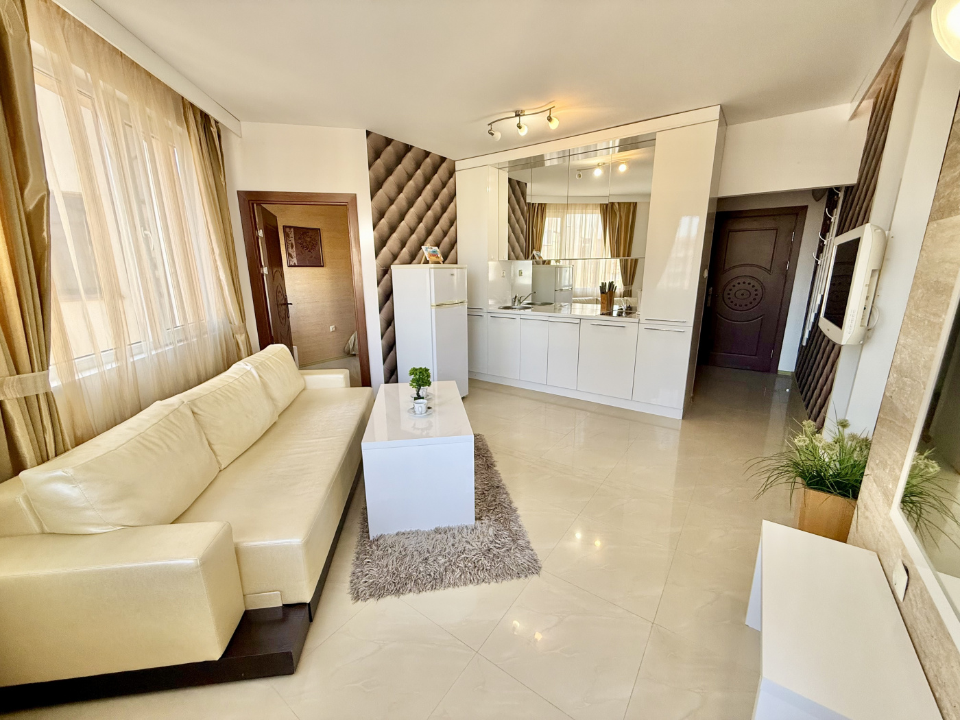 Emerald Paradise apartment 26P
