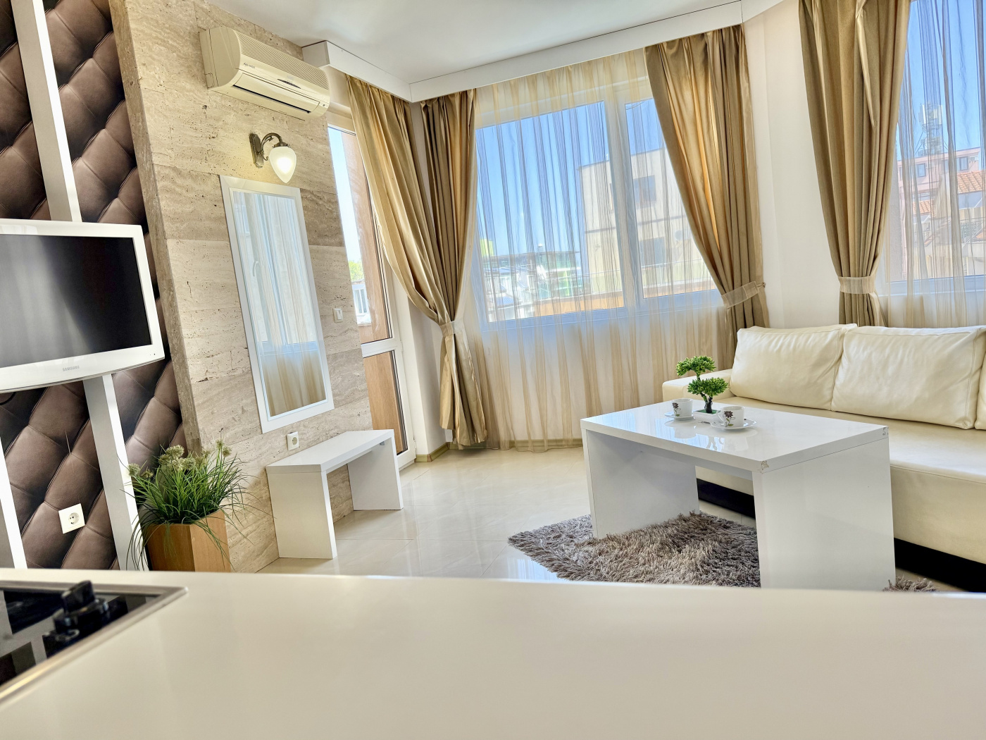 Emerald Paradise apartment 26P