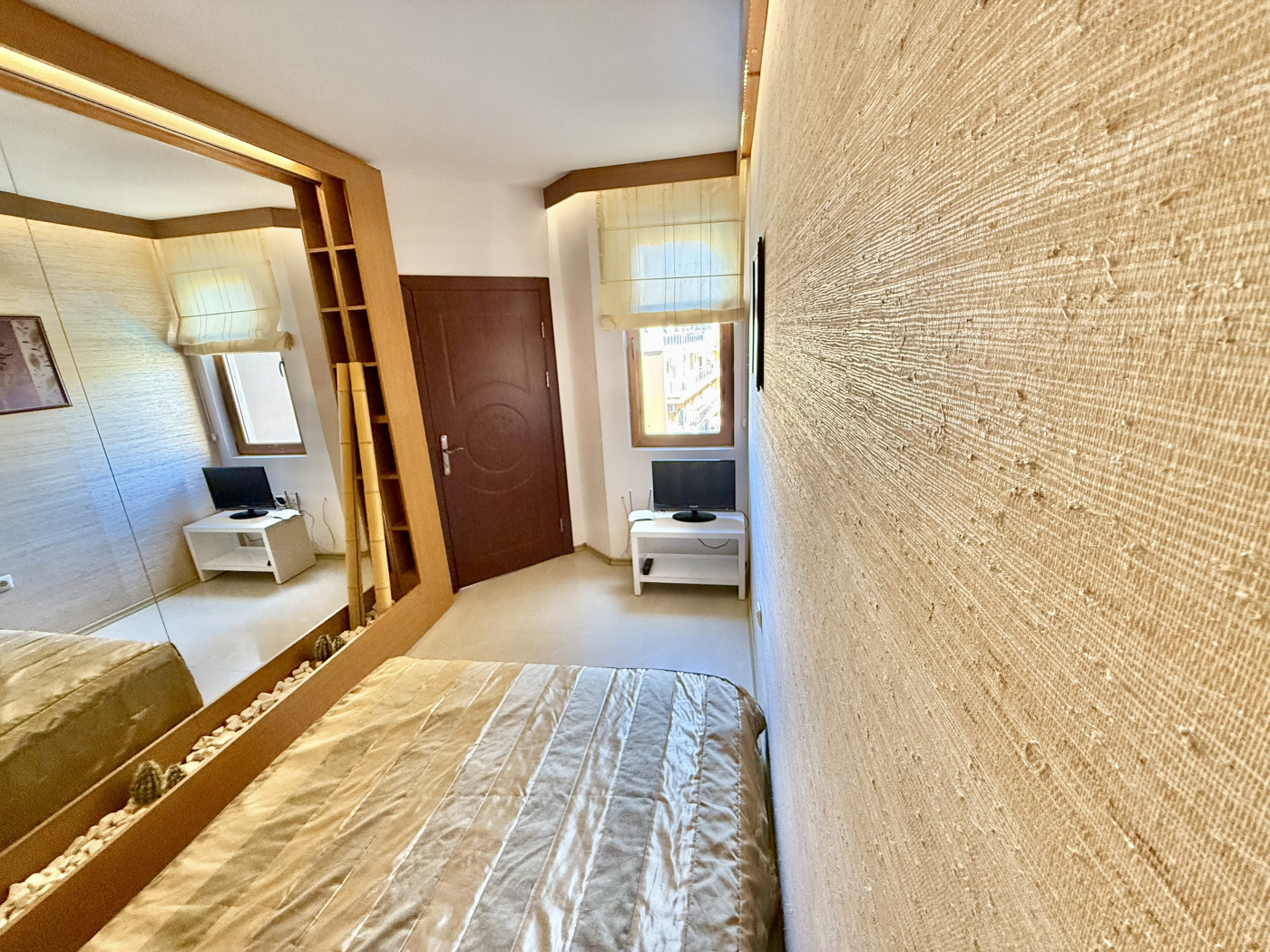 Emerald Paradise apartment 26P