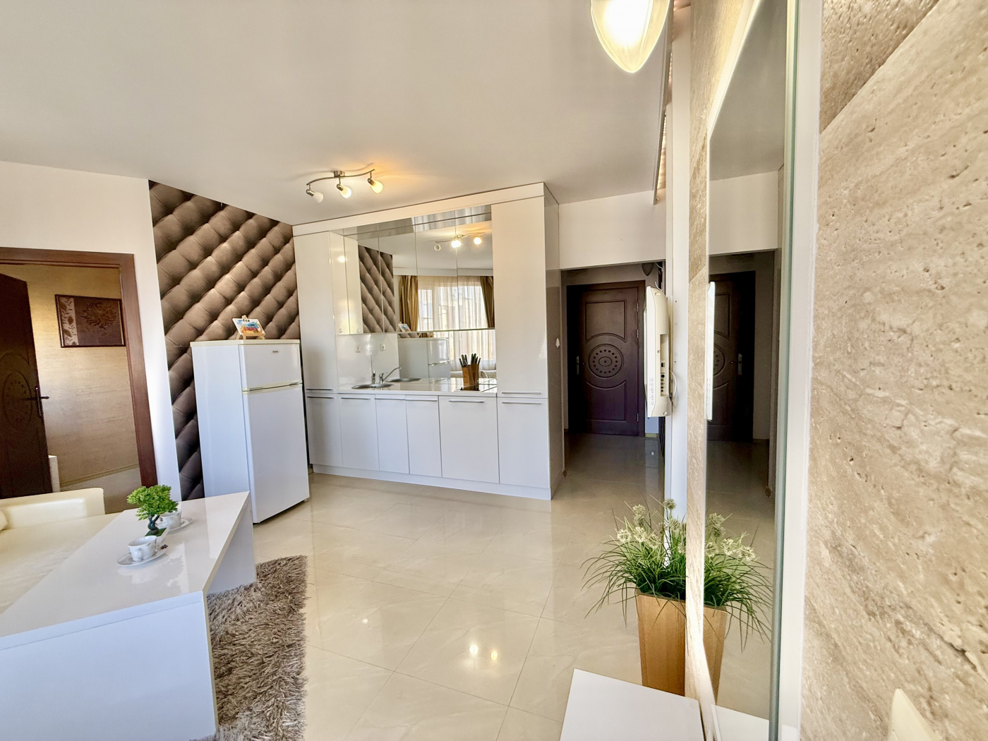 Emerald Paradise apartment 26P