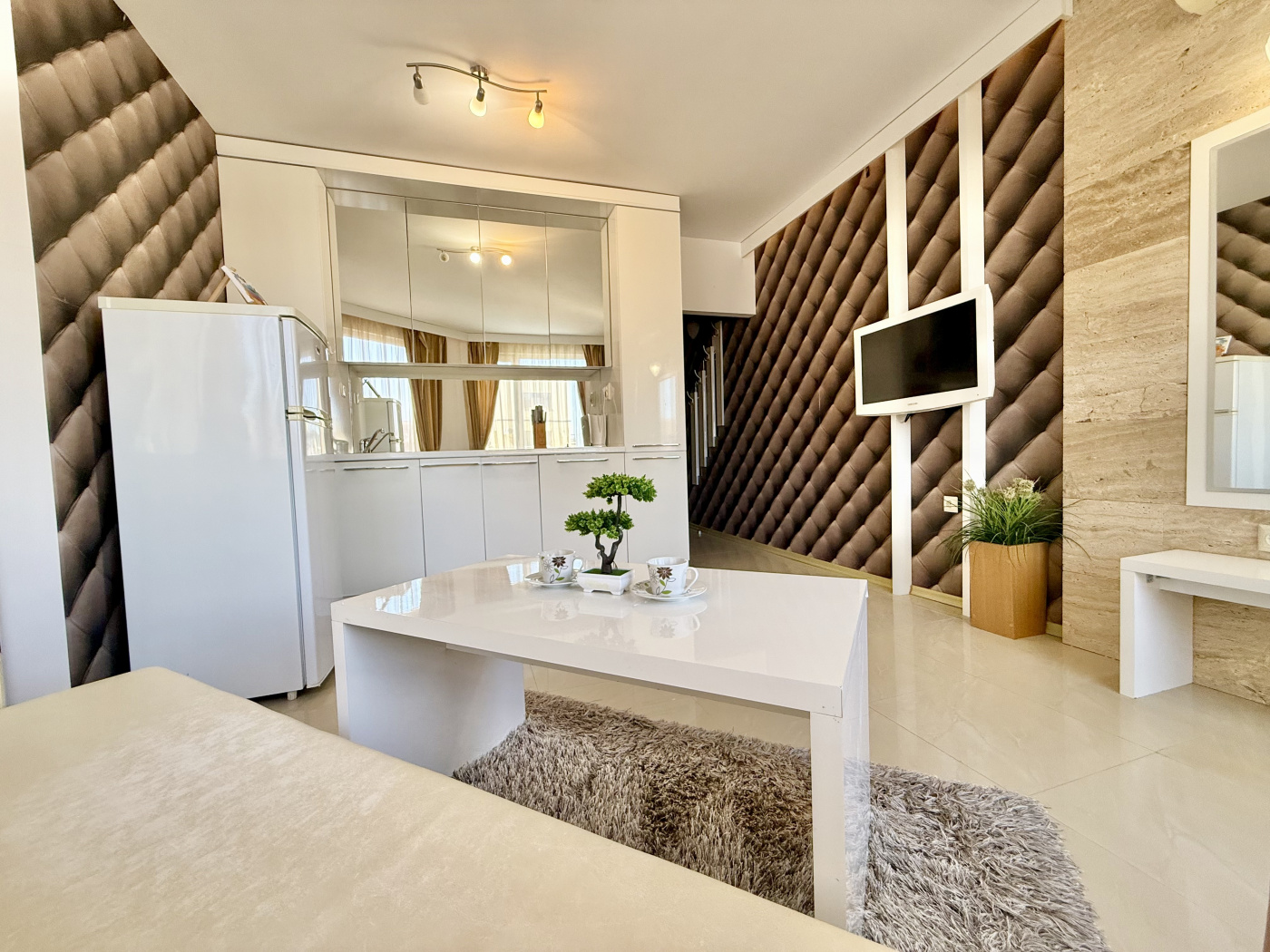 Emerald Paradise apartment 26P