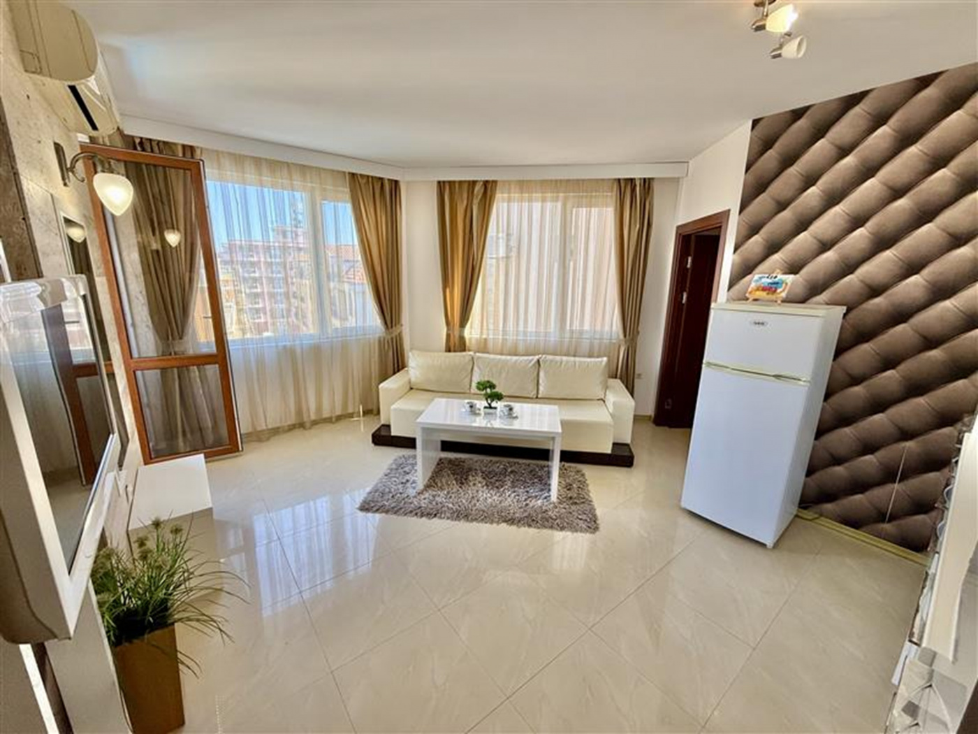 Emerald Paradise apartment 26P