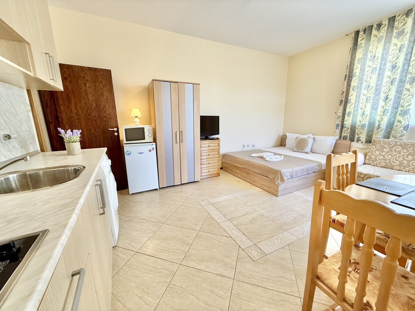 Sunny Sea Palace apartment 411